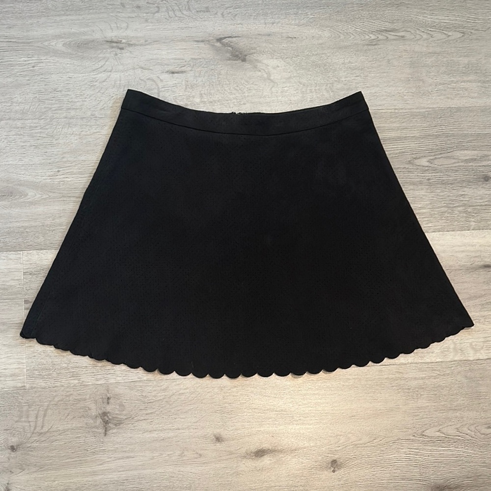CLUB MONACO women's faux suede scallop hem mini skirt 10